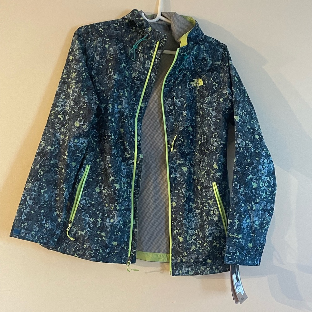 NWT North Face Windbreaker running/hiking jacket